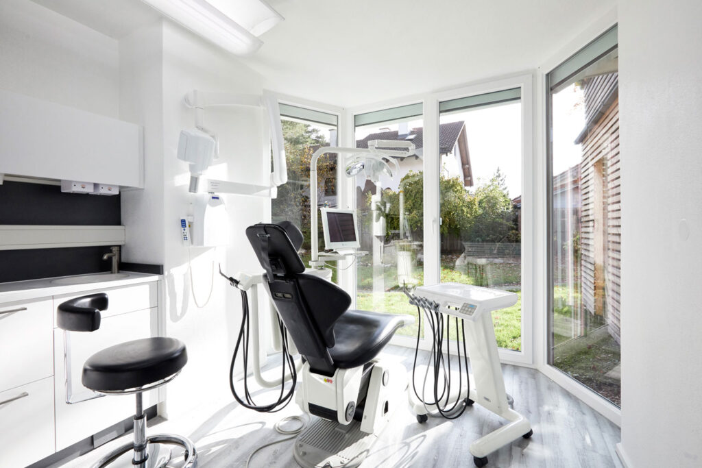 Behandlungszimmer Dr. Hirschfeld & Dr. Natalie Wittlinger